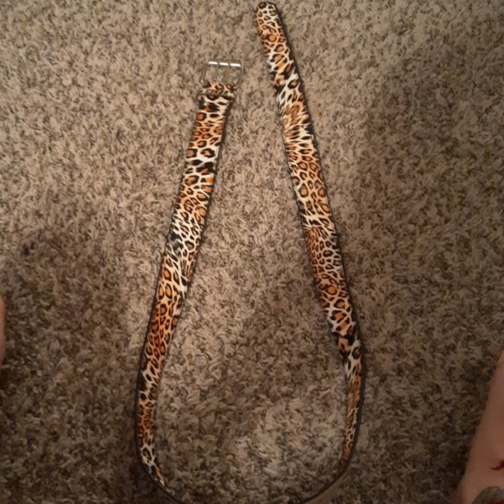 Lrge leapard belt